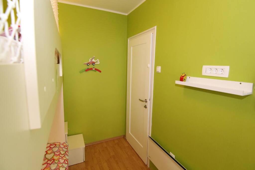 Fast Friend - Cozy Apartment In The Center With Private Garage リエカ エクステリア 写真