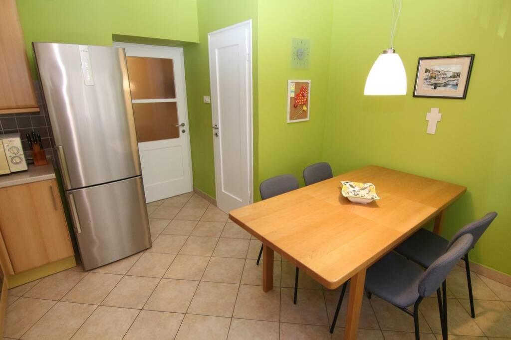 Fast Friend - Cozy Apartment In The Center With Private Garage リエカ エクステリア 写真